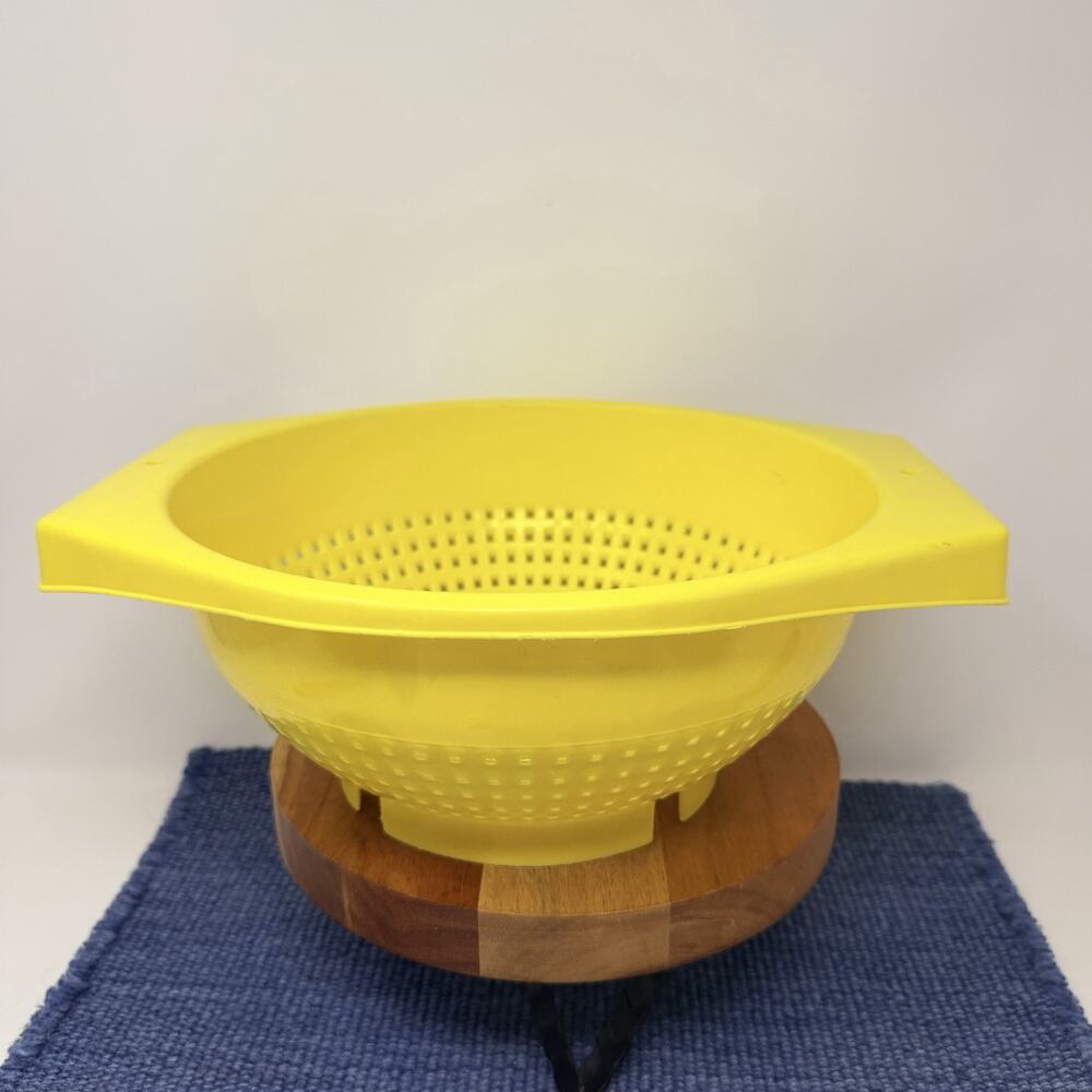 Yellow Plastic Colander Food Strainer Shamrock-Neatway USA Used Vintage VTG